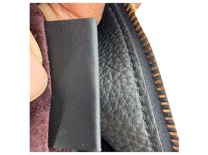 Petit sac à bandoulière Knight de Burberry en cuir de veau noir - vue 9