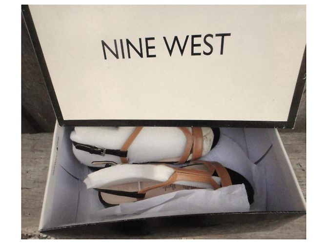 Nine West Sandali Piatti in Pelle Marrone Nero - vista 6