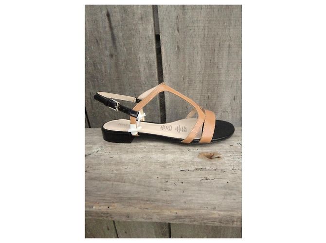 Nine West Sandali Piatti in Pelle Marrone Nero - vista 9