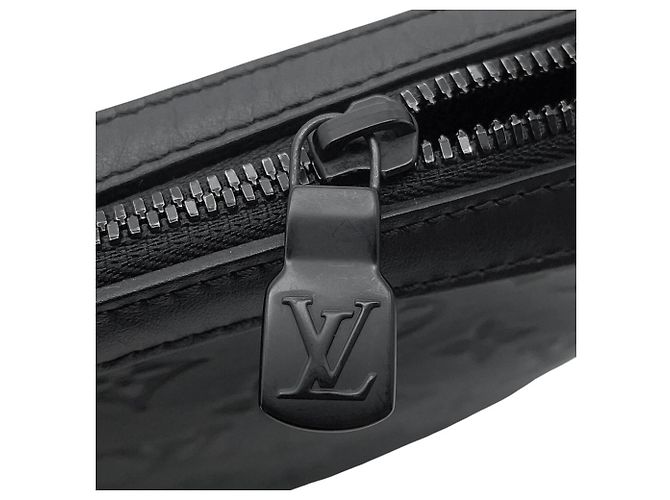 Borsa a tracolla Louis Vuitton Monogram Shadow Duo Nero - vista 11