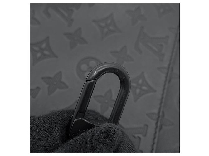 Borsa a tracolla Louis Vuitton Monogram Shadow Duo Nero - vista 14
