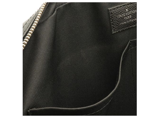 Borsa Louis Vuitton Taiga PDV Porte Documents Voyage PM Grigio - vista 10