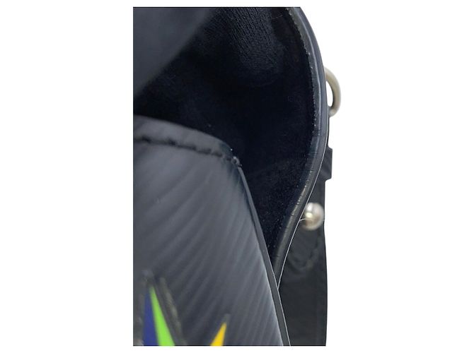 Borsa a tracolla con catena Louis Vuitton Epi Twist MM Nero - vista 11