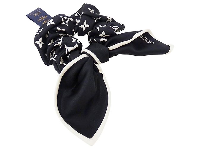 Scrunchie in seta Louis Vuitton in Noir Nero - vista 2