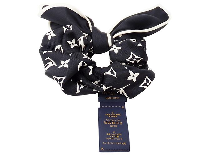 Scrunchie in seta Louis Vuitton in Noir Nero - vista 3