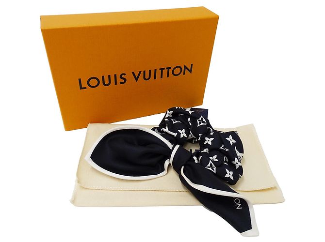 Scrunchie in seta Louis Vuitton in Noir Nero - vista 4