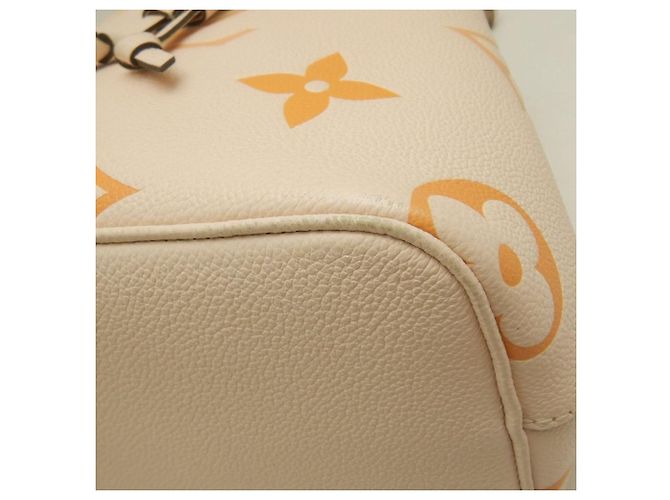 Néonoé Borsa a Spalla Louis Vuitton Monogram Empreinte NeoNoe BB D'oro Crudo - vista 14