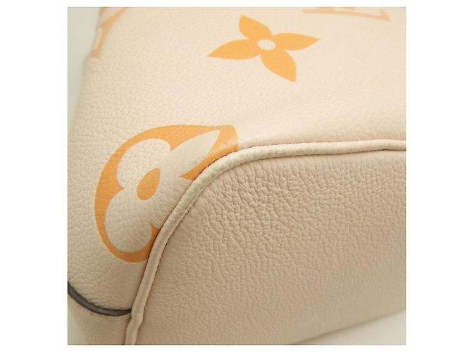 Néonoé Borsa a Spalla Louis Vuitton Monogram Empreinte NeoNoe BB D'oro Crudo - vista 15