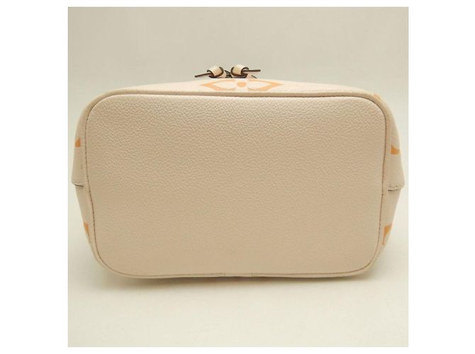 Néonoé Borsa a Spalla Louis Vuitton Monogram Empreinte NeoNoe BB D'oro Crudo - vista 7