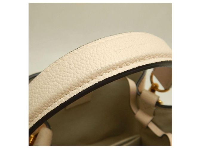 Néonoé Borsa a Spalla Louis Vuitton Monogram Empreinte NeoNoe BB D'oro Crudo - vista 8