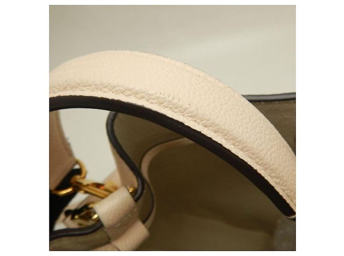 Néonoé Borsa a Spalla Louis Vuitton Monogram Empreinte NeoNoe BB D'oro Crudo - vista 9