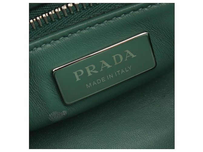 Borsa a tracolla in nappa antique Prada Verde - vista 4