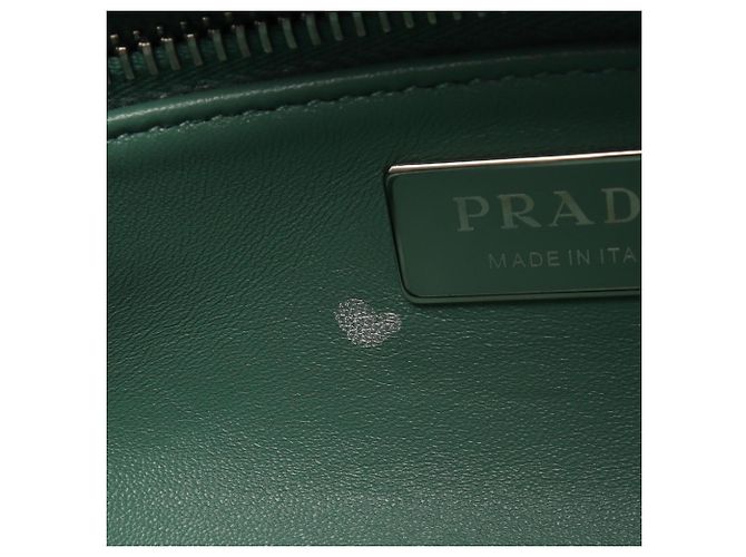 Borsa a tracolla in nappa antique Prada Verde - vista 5