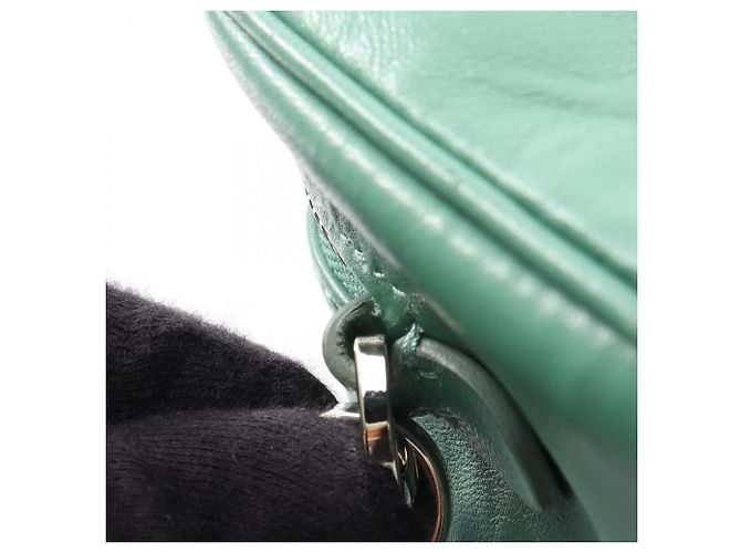 Borsa a tracolla in nappa antique Prada Verde - vista 8