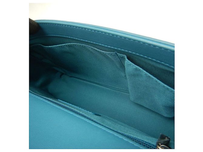 Borsa a tracolla Chanel Boy Chanel 25 Matelassé in blu - vista 18