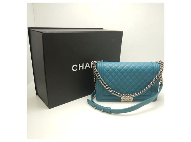 Borsa a tracolla Chanel Boy Chanel 25 Matelassé in blu - vista 22