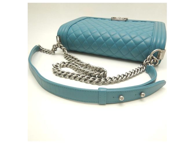 Borsa a tracolla Chanel Boy Chanel 25 Matelassé in blu - vista 3