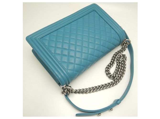 Borsa a tracolla Chanel Boy Chanel 25 Matelassé in blu - vista 4