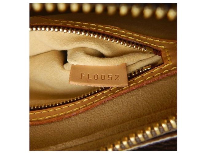 Sac à épaule Louis Vuitton Monogram Looping MM Marron - vue 19