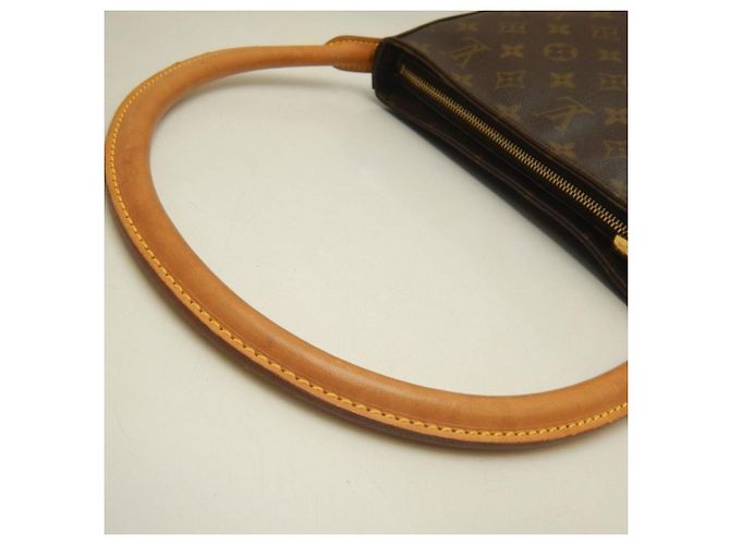 Sac à épaule Louis Vuitton Monogram Looping MM Marron - vue 8