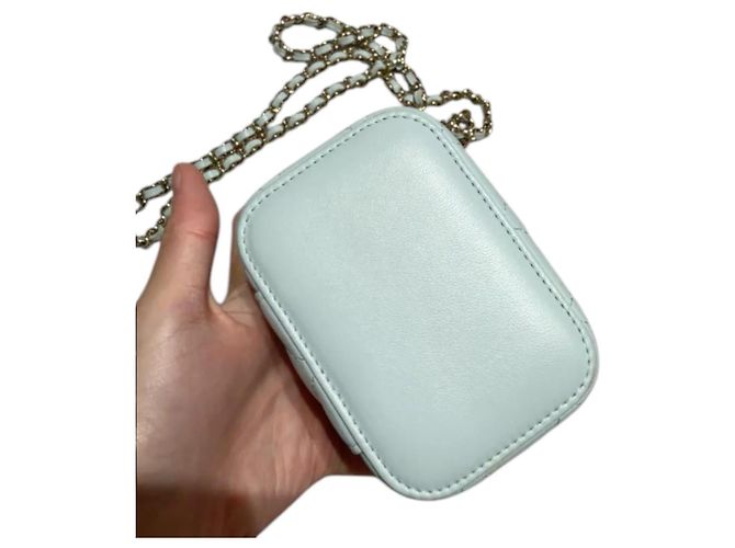 Vanity Chanel avec chaîne en agneau bleu clair - vue 11