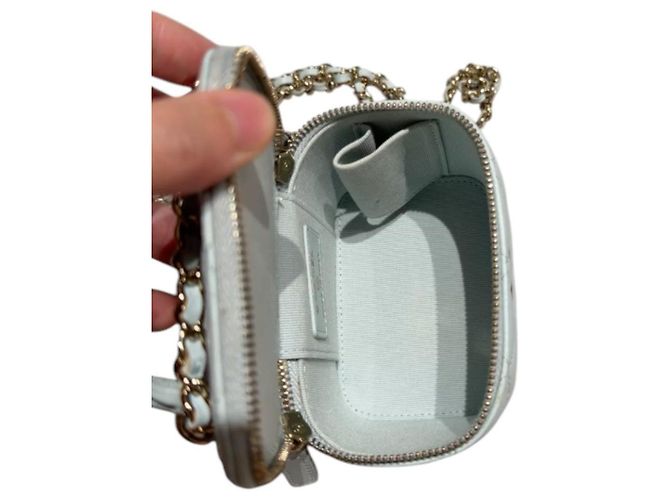 Vanity Chanel avec chaîne en agneau bleu clair - vue 14