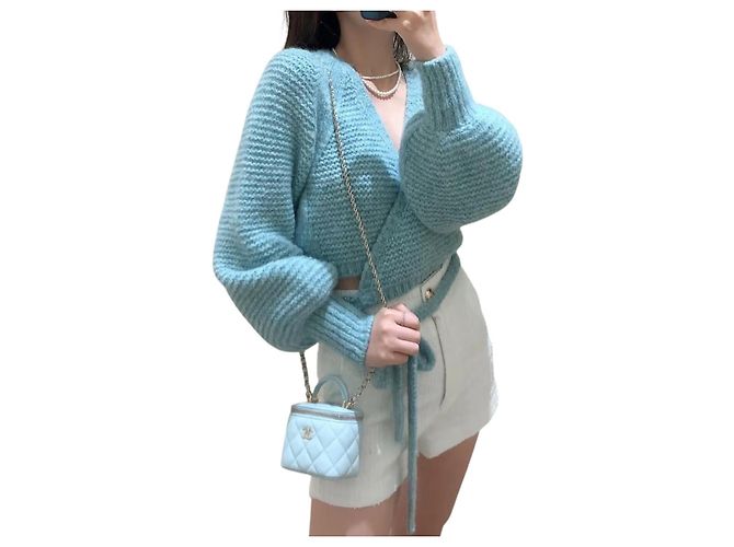 Vanity Chanel avec chaîne en agneau bleu clair - vue 2