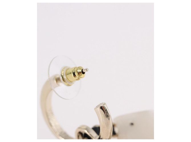 Orecchini a cerchio CHANEL Motif COCO Mark in Metallo Oro Bianco CC Auth SW2656SM D'oro - vista 9