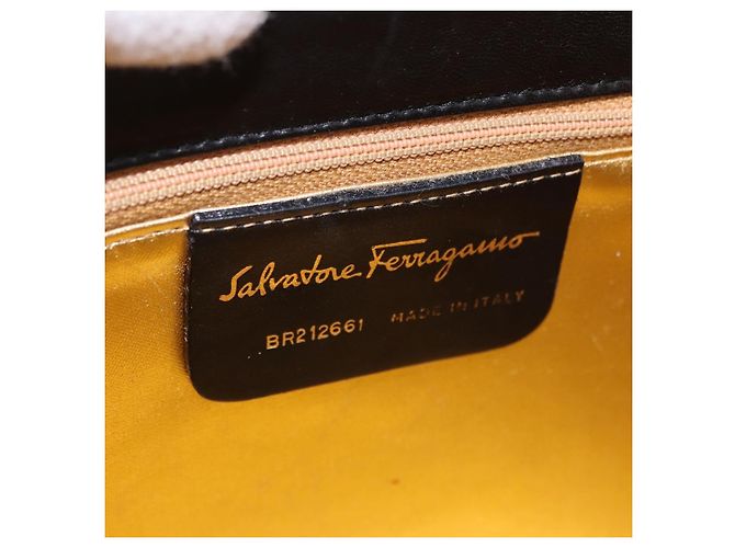 Borsa a tracolla Salvatore Ferragamo in pelle nera e oro Auth bs36087 Nero D'oro - vista 16