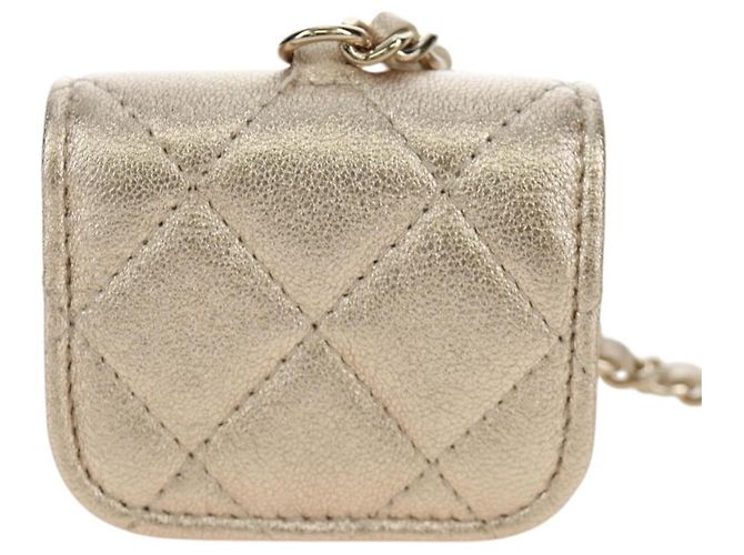 CHANEL Custodia Matelassé per AirPods Pro Set Pochette in Pelle Gold CC Auth 191648SM D'oro - vista 3