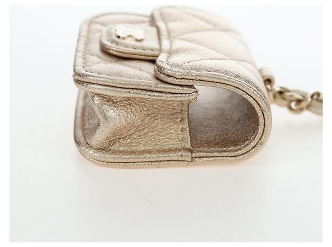 CHANEL Custodia Matelassé per AirPods Pro Set Pochette in Pelle Gold CC Auth 191648SM D'oro - vista 4