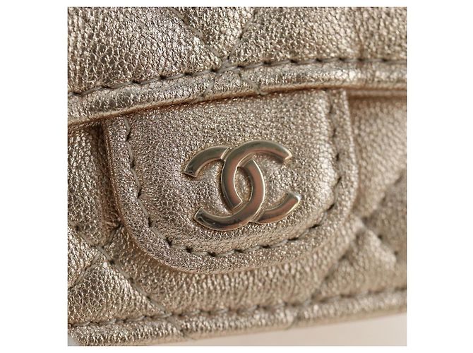 CHANEL Custodia Matelassé per AirPods Pro Set Pochette in Pelle Gold CC Auth 191648SM D'oro - vista 8