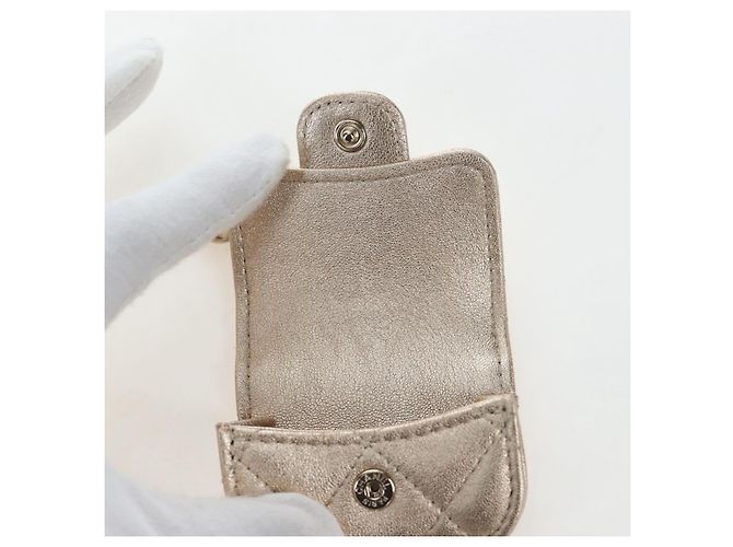 CHANEL Custodia Matelassé per AirPods Pro Set Pochette in Pelle Gold CC Auth 191648SM D'oro - vista 9