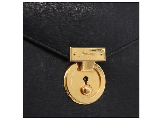 Borsa a Spalla Salvatore Ferragamo in Pelle Nera e Oro Auth gh2148 Nero D'oro - vista 15