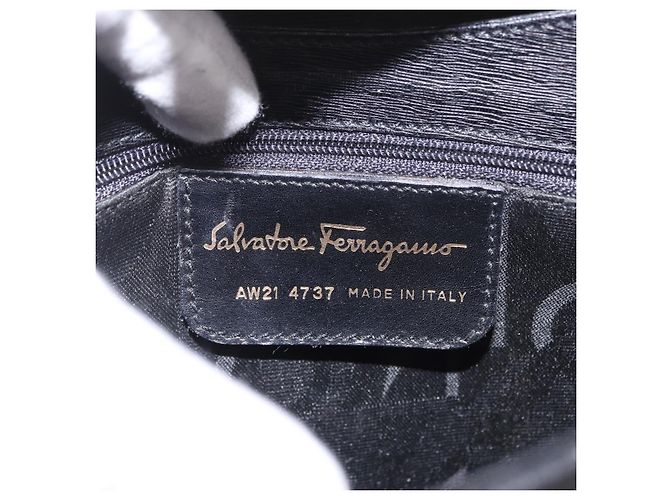 Borsa a Spalla Salvatore Ferragamo in Pelle Nera e Oro Auth gh2148 Nero D'oro - vista 17