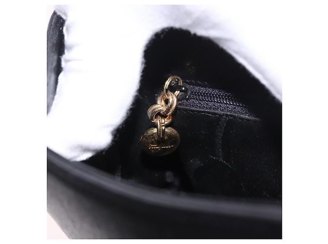 Borsa a Spalla Salvatore Ferragamo in Pelle Nera e Oro Auth gh2148 Nero D'oro - vista 24