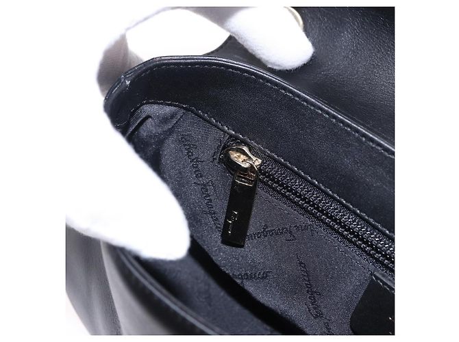 Borsa Salvatore Ferragamo Gancini in pelle nera e oro Auth bs36169V Nero D'oro - vista 20