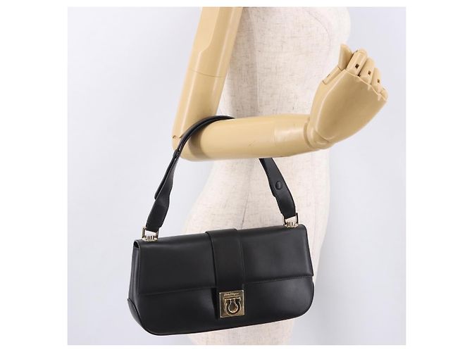 Borsa Salvatore Ferragamo Gancini in pelle nera e oro Auth bs36169V Nero D'oro - vista 22