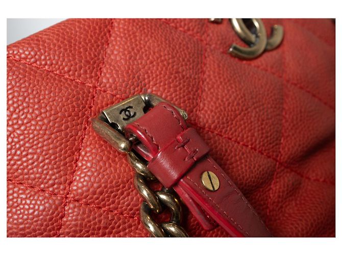 Chanel, borsa tote in pelle caviar rossa trapuntata portobello - vista 8