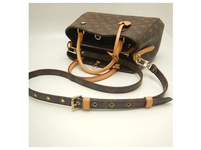 Borsa Louis Vuitton Monogram Montaigne BB Marrone - vista 3