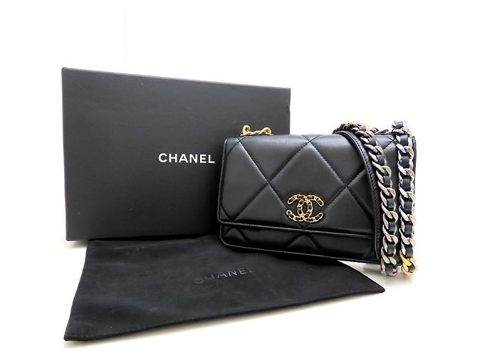 Portafoglio con catena in agnello nero Chanel - vista 31