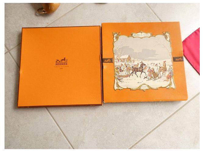Hermès Rouages Pañuelo de Seda Castaño Blanco Roja Gold hardware - vista 2