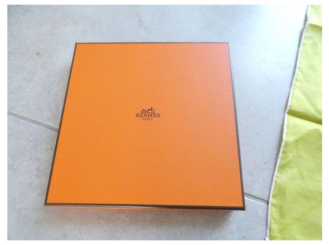Hermès Foulard in seta Brides de Gala Bandana 55 Bianco Rosso Giallo - vista 2