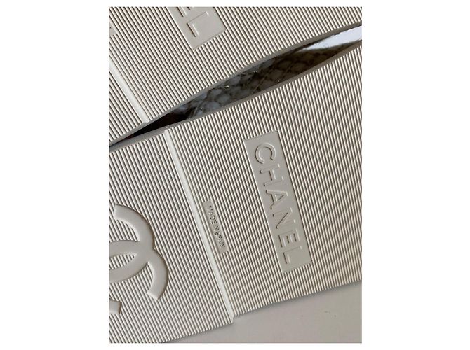Sandali Dad Chanel in tweed avorio e oro Beige D'oro - vista 3