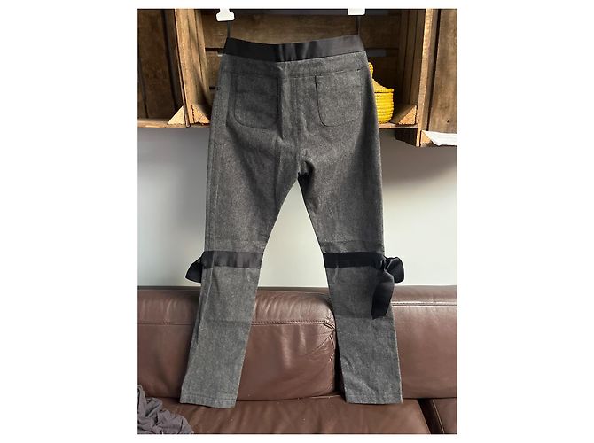 Calça Chanel de lã cinza com laços de cetim preto - vista 9
