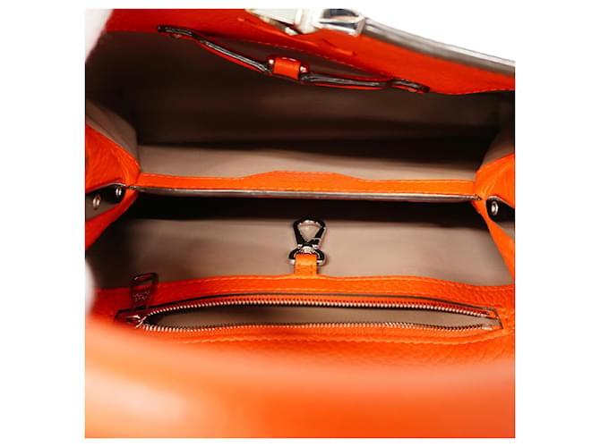 Borsa Louis Vuitton Capucines BB Rosso - vista 4