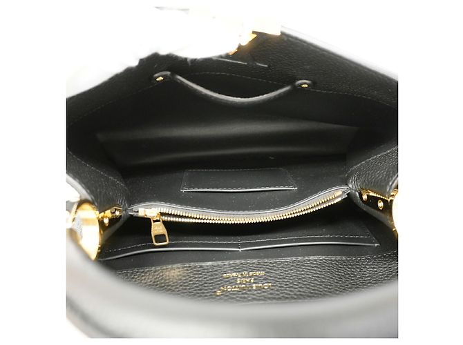 Borsa Louis Vuitton Capucines MM Nero - vista 4
