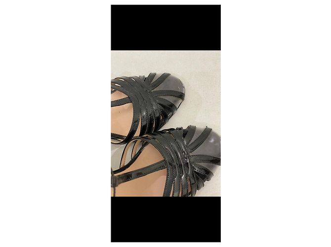 Scarpe con cinturino in vernice nera Chanel Nero - vista 4