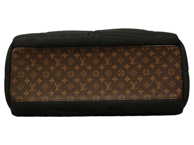 Borsa Tote Louis Vuitton LV Pillow OnTheGo MM Marrone Nero - vista 3