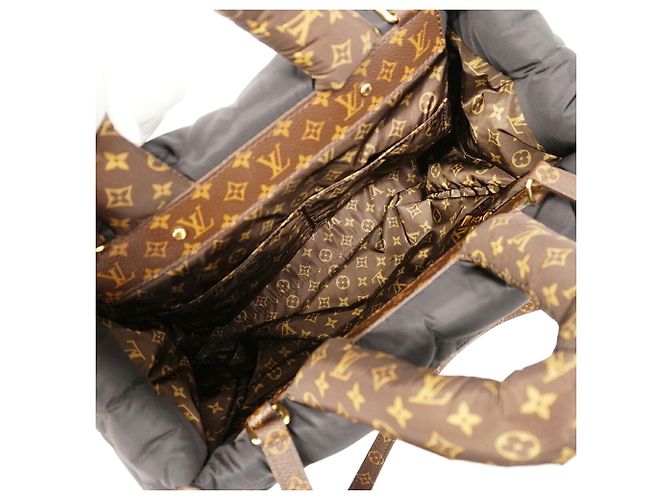 Borsa Tote Louis Vuitton LV Pillow OnTheGo MM Marrone Nero - vista 4